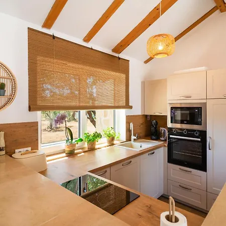 Casa Bellissima Sutivan